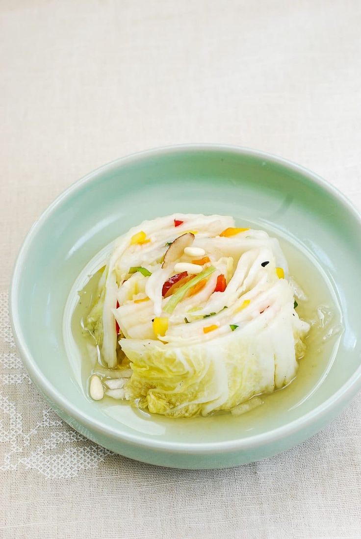 Baek-Non Spicy Napa Kimchi 백김치