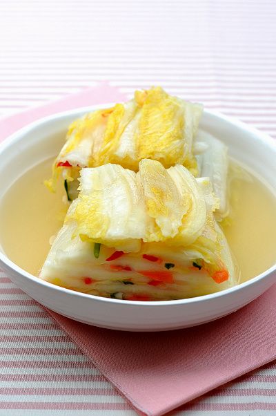 Baek-Non Spicy Napa Kimchi 백김치